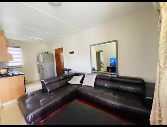 2 BEDROOM APARTMENT FOR SALE IN OLIFANTSVLEI